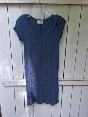 Lightweight Blue Short-Sleeve Scoop Neck Tunic Dress